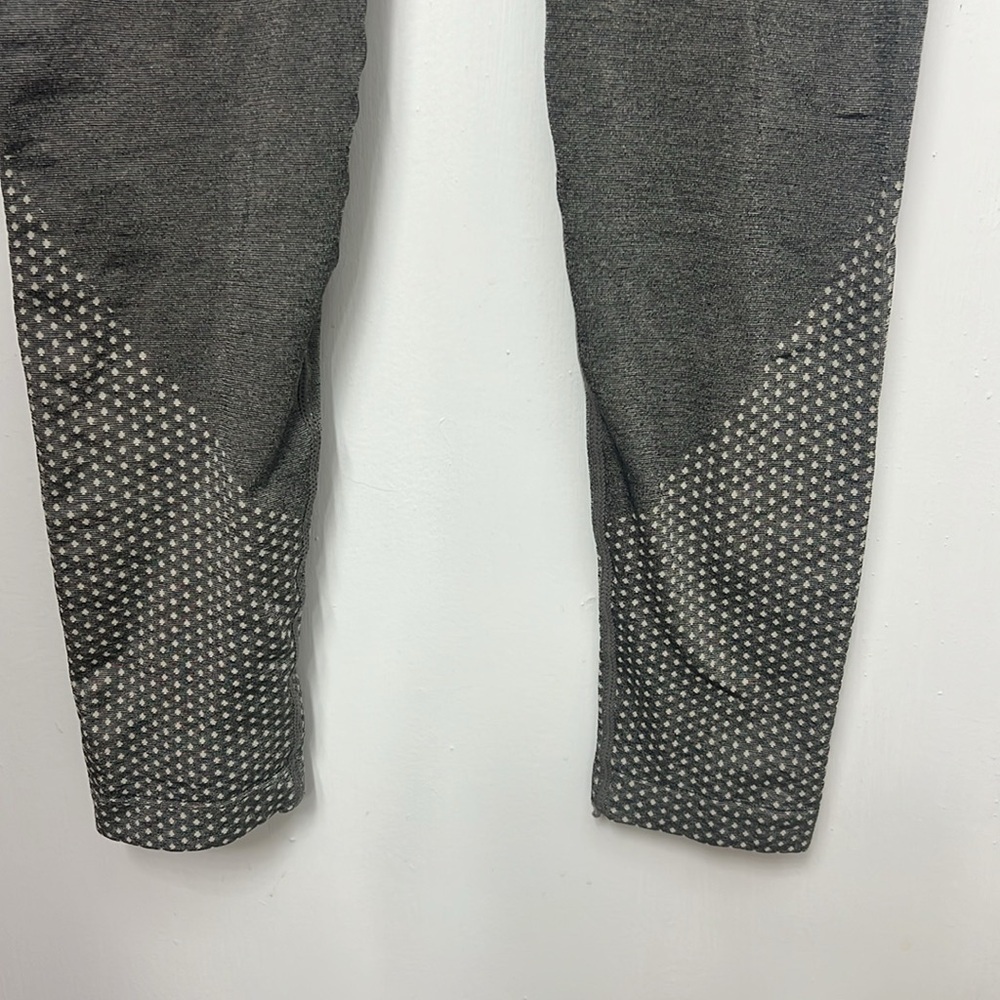 JoyLab Women's High-Rise Gray/Cream Patterned Seamless 7/8 Leggings, XS, EUC - Picture 4 of 8
